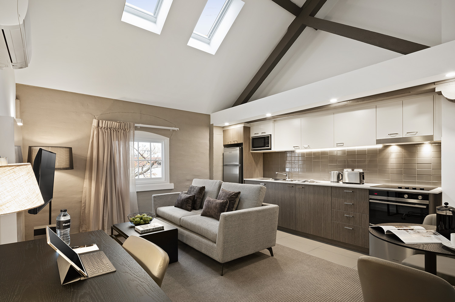 Quest_NewcastleWest_One-Bedroom-Apartment-with-beams